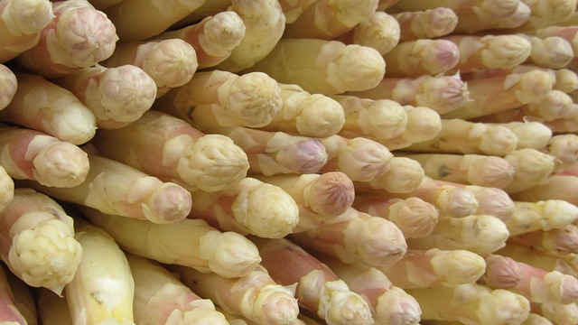 local-food-640x480-34201138.jpeg