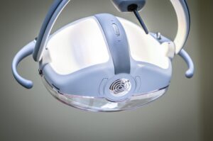 tooth-replacement-640x480-63941120.jpeg