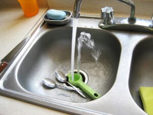 plumbing-services-640x480-10419180.jpeg